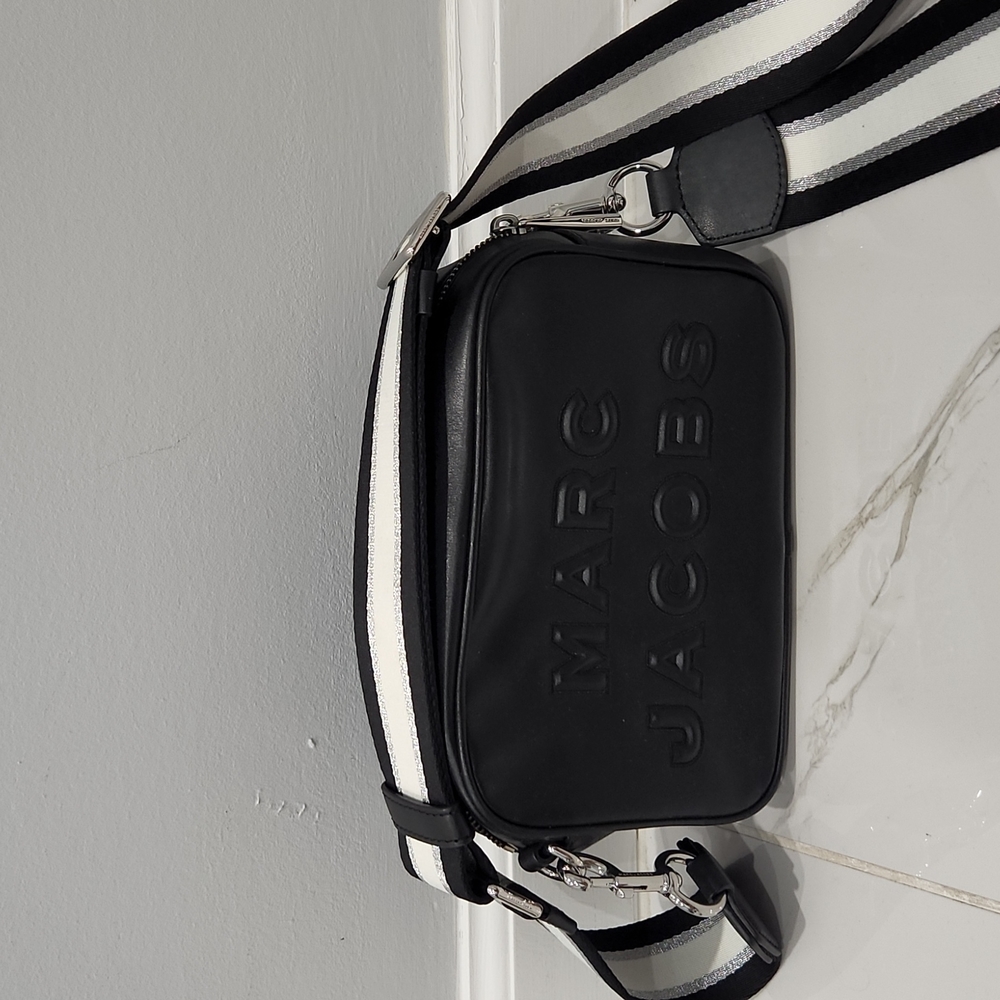 Marc jacobs leather crossbody bag